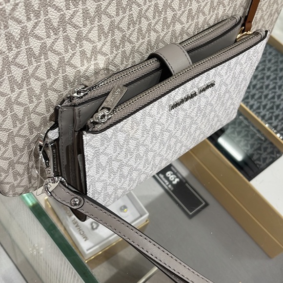 MICHAEL KORS LARGE DOUBLE ZIP WRISTLET 
Bright White - Picture 4 of 16